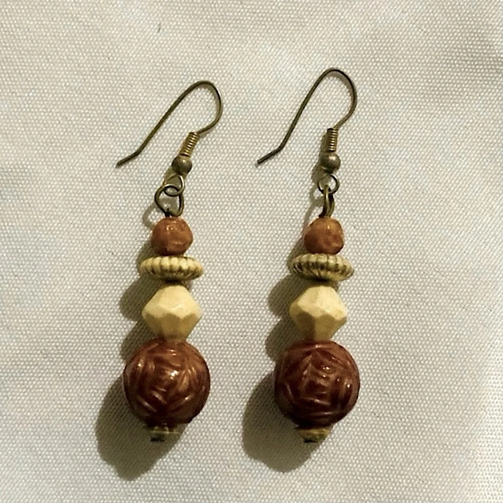 ⭐️ Vintage Wood Carved Beaded Dangle Earrings